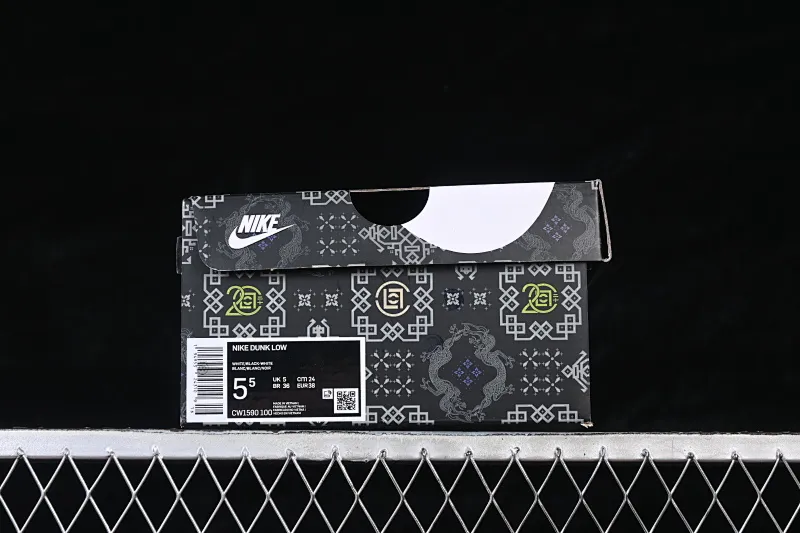 All Categories Nk SB Dunk Series Nk SB Dunk Low Low-top sneakers Nike SB Dunk Low Black Pink Straps Low-top casual sneakers CW1590-100